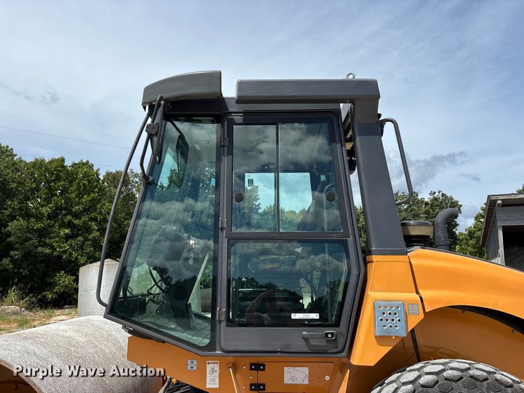 image for item EO4467 2013 Case SV208 single drum vibratory roller