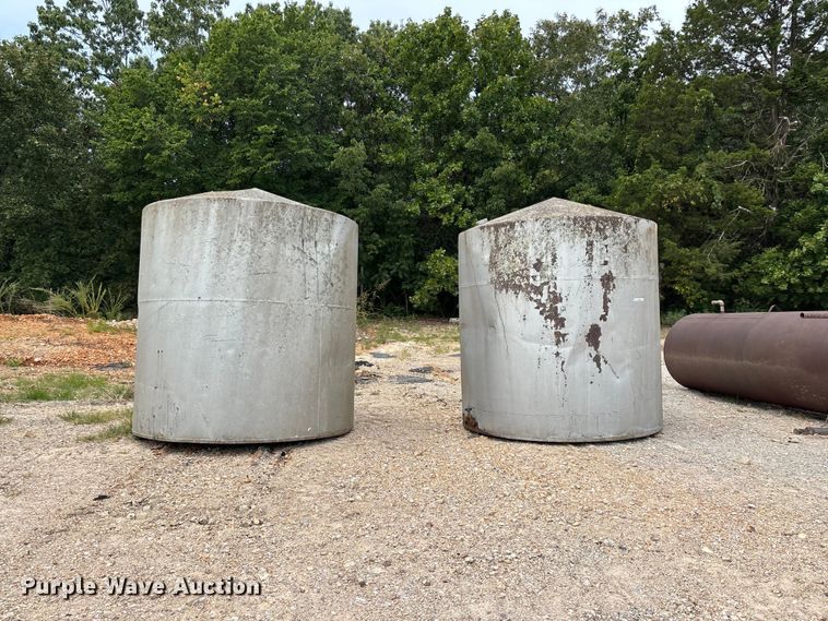 image for item EO4469 (2) tanks