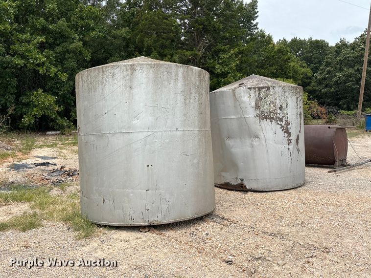 image for item EO4469 (2) tanks