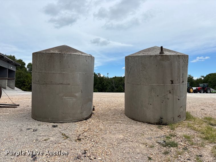 image for item EO4469 (2) tanks