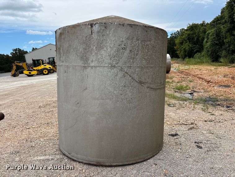image for item EO4469 (2) tanks