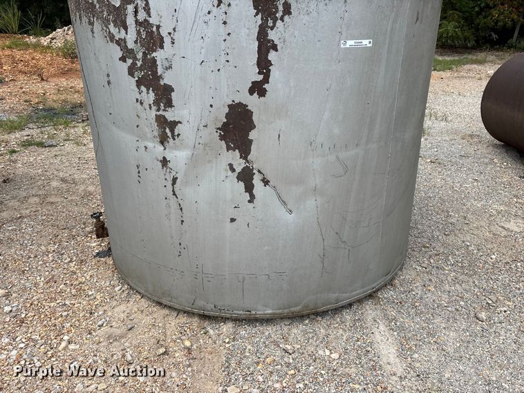 image for item EO4469 (2) tanks