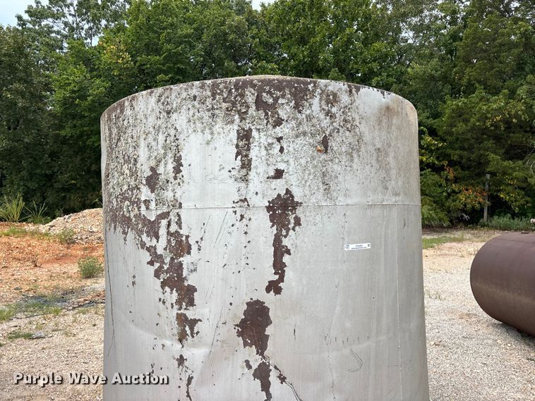 image for item EO4469 (2) tanks