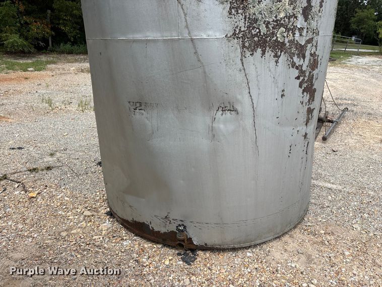 image for item EO4469 (2) tanks