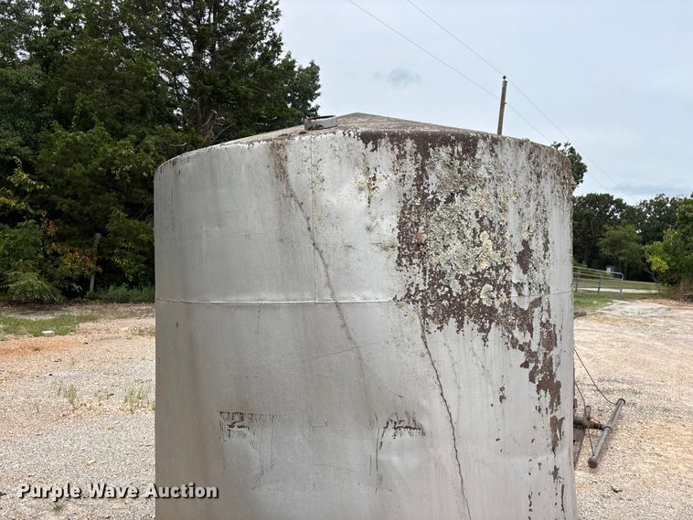 image for item EO4469 (2) tanks