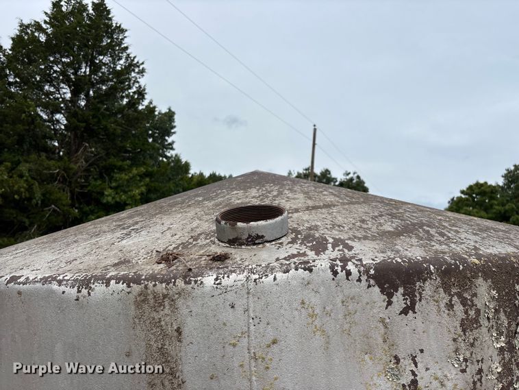 image for item EO4469 (2) tanks