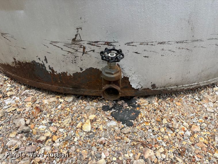 image for item EO4469 (2) tanks