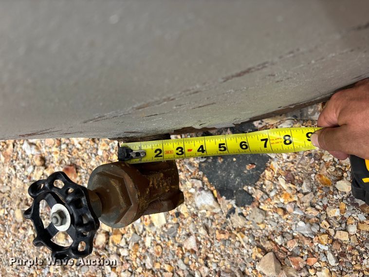 image for item EO4469 (2) tanks