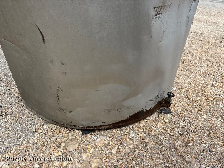 image for item EO4469 (2) tanks