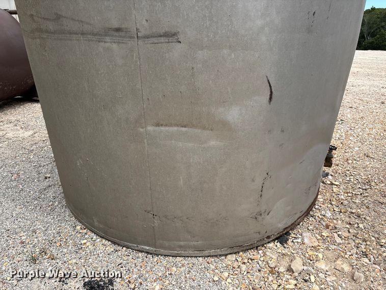 image for item EO4469 (2) tanks