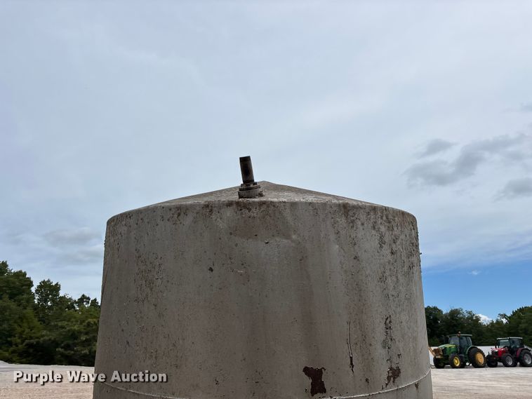 image for item EO4469 (2) tanks