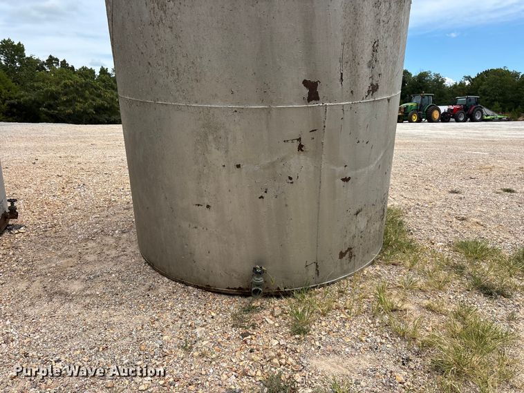 image for item EO4469 (2) tanks
