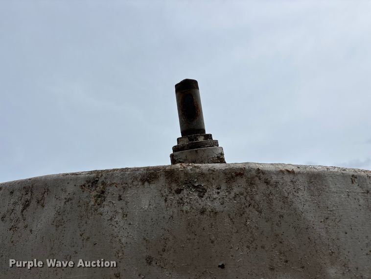 image for item EO4469 (2) tanks