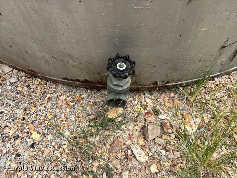 image for item EO4469 (2) tanks