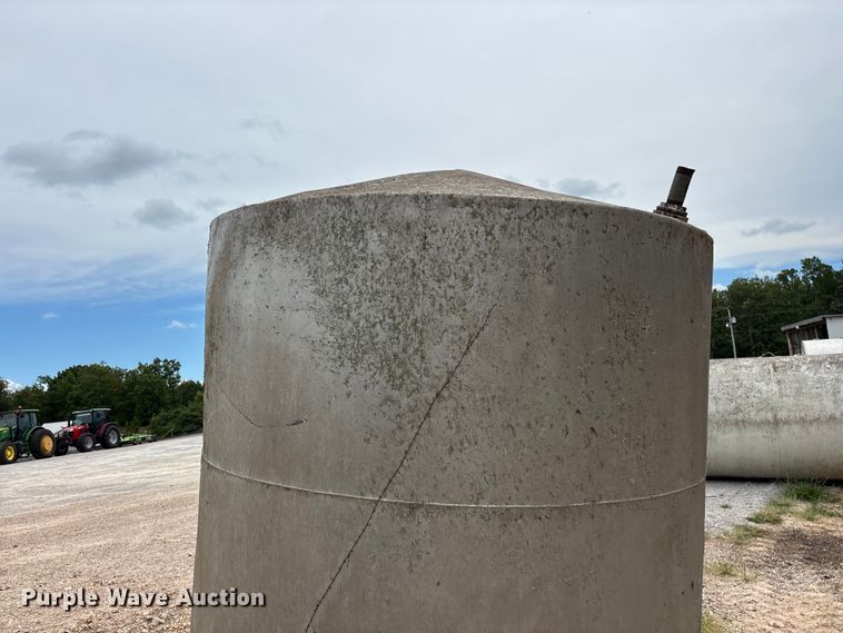 image for item EO4469 (2) tanks