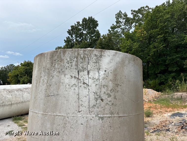image for item EO4469 (2) tanks