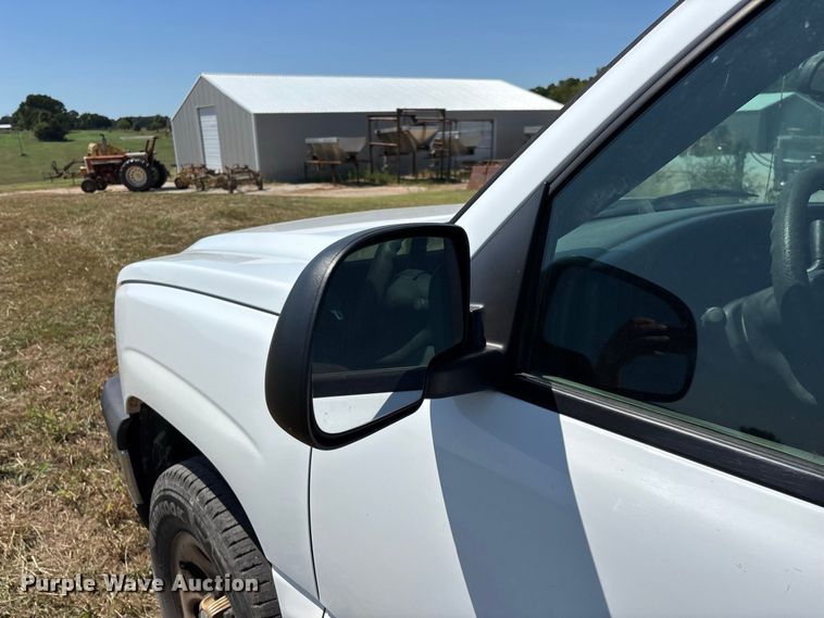 image for item EO4485 2006 Chevrolet Silverado 1500 pickup truck