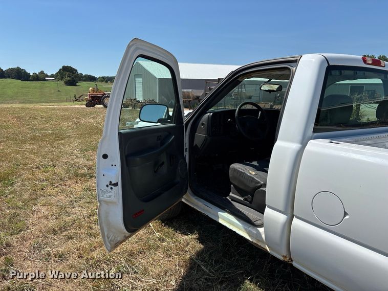 image for item EO4485 2006 Chevrolet Silverado 1500 pickup truck