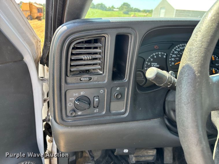 image for item EO4485 2006 Chevrolet Silverado 1500 pickup truck