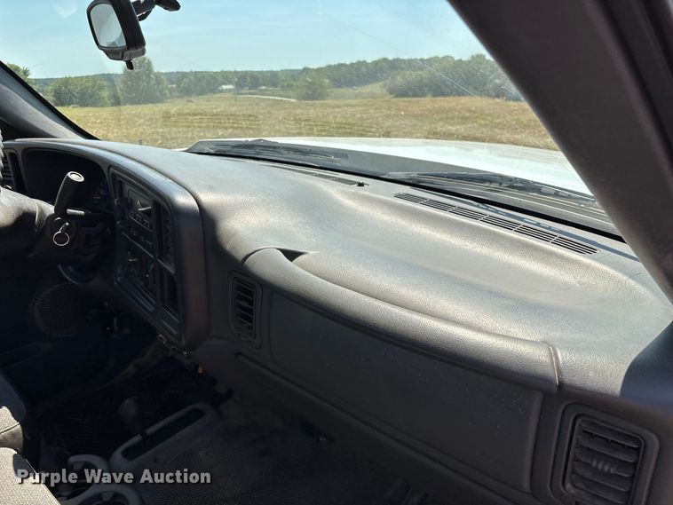 image for item EO4485 2006 Chevrolet Silverado 1500 pickup truck