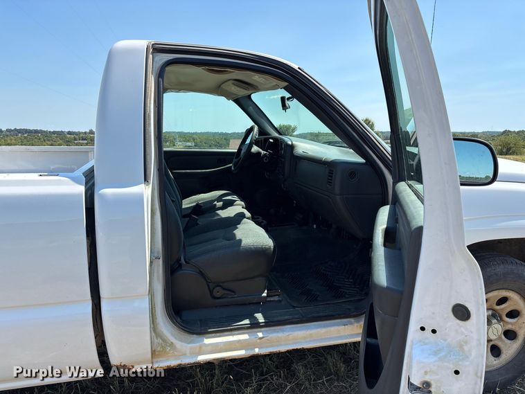 image for item EO4485 2006 Chevrolet Silverado 1500 pickup truck