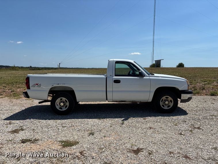 image for item EO4486 2004 Chevrolet Silverado 1500 pickup truck