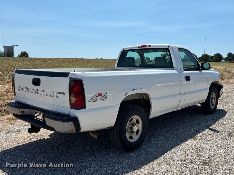 image for item EO4486 2004 Chevrolet Silverado 1500 pickup truck