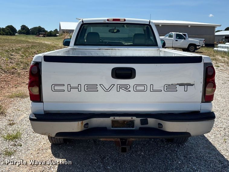 image for item EO4486 2004 Chevrolet Silverado 1500 pickup truck