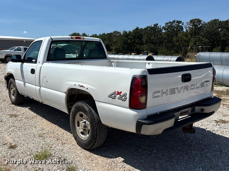 image for item EO4486 2004 Chevrolet Silverado 1500 pickup truck