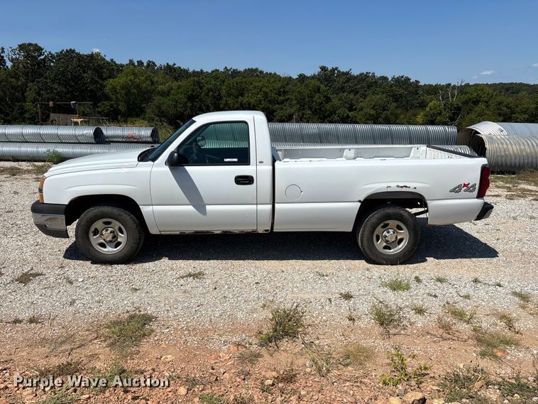 image for item EO4486 2004 Chevrolet Silverado 1500 pickup truck