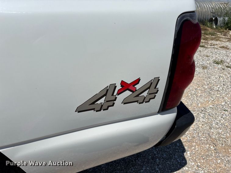 image for item EO4486 2004 Chevrolet Silverado 1500 pickup truck