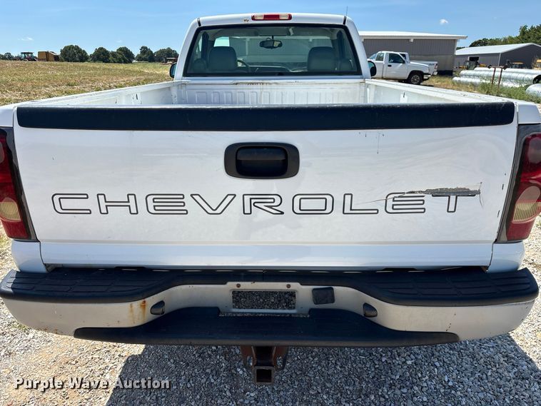 image for item EO4486 2004 Chevrolet Silverado 1500 pickup truck