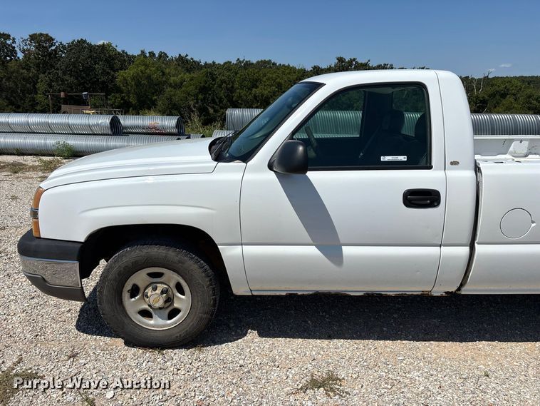 image for item EO4486 2004 Chevrolet Silverado 1500 pickup truck