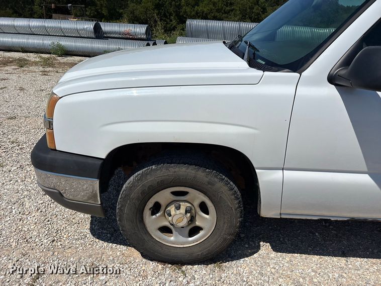 image for item EO4486 2004 Chevrolet Silverado 1500 pickup truck