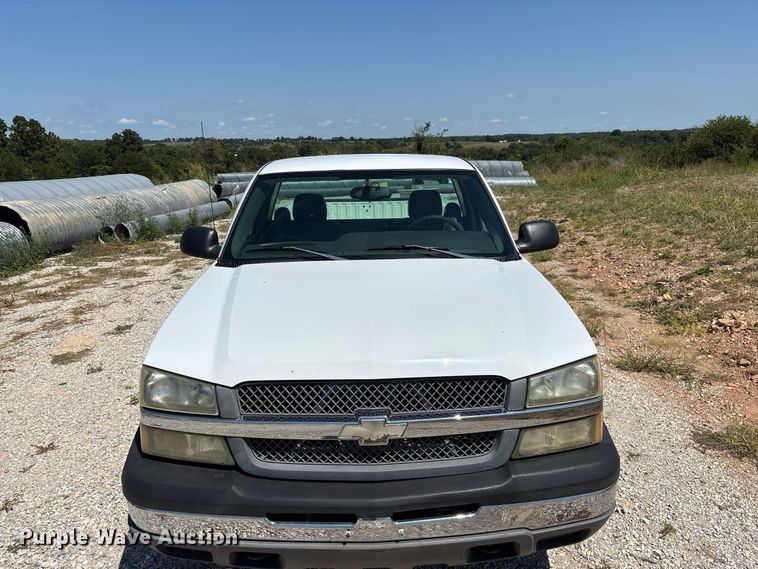 image for item EO4486 2004 Chevrolet Silverado 1500 pickup truck