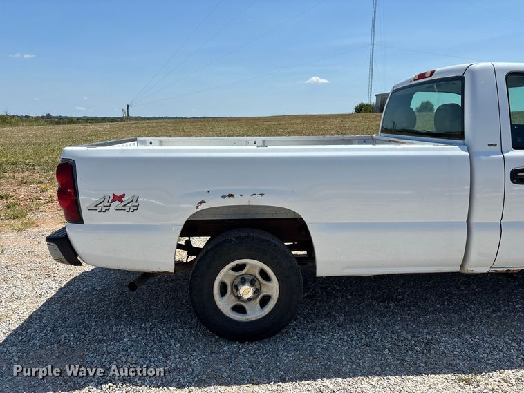 image for item EO4486 2004 Chevrolet Silverado 1500 pickup truck