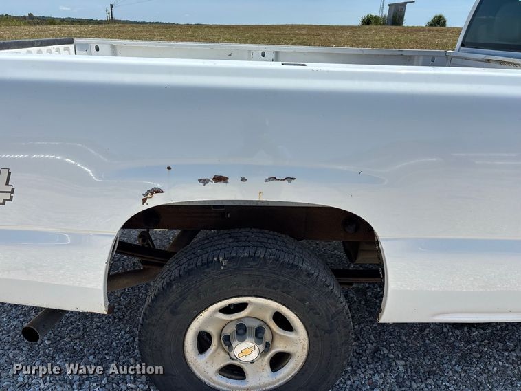 image for item EO4486 2004 Chevrolet Silverado 1500 pickup truck