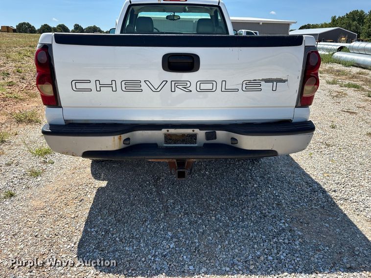 image for item EO4486 2004 Chevrolet Silverado 1500 pickup truck