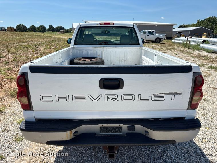 image for item EO4486 2004 Chevrolet Silverado 1500 pickup truck
