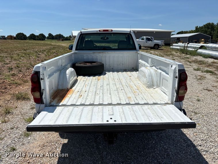 image for item EO4486 2004 Chevrolet Silverado 1500 pickup truck