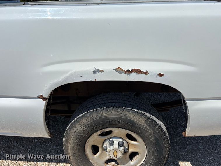 image for item EO4486 2004 Chevrolet Silverado 1500 pickup truck