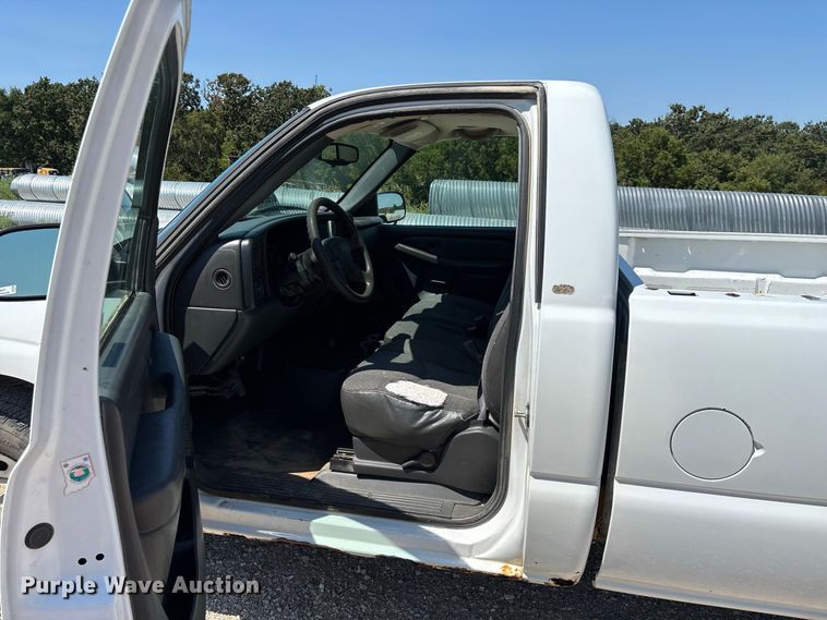 image for item EO4486 2004 Chevrolet Silverado 1500 pickup truck