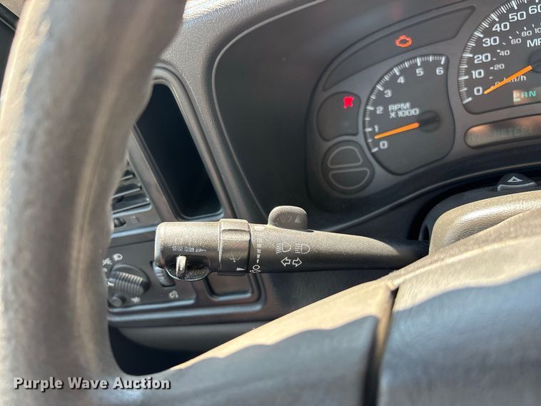 image for item EO4486 2004 Chevrolet Silverado 1500 pickup truck