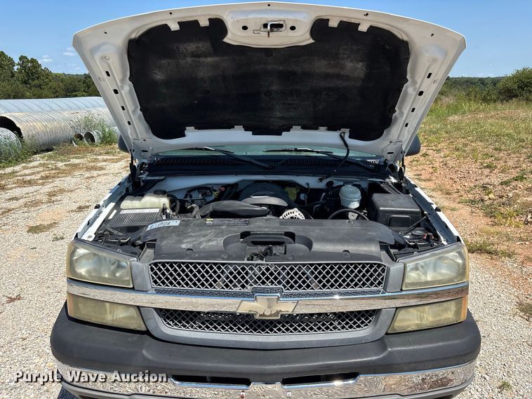 image for item EO4486 2004 Chevrolet Silverado 1500 pickup truck