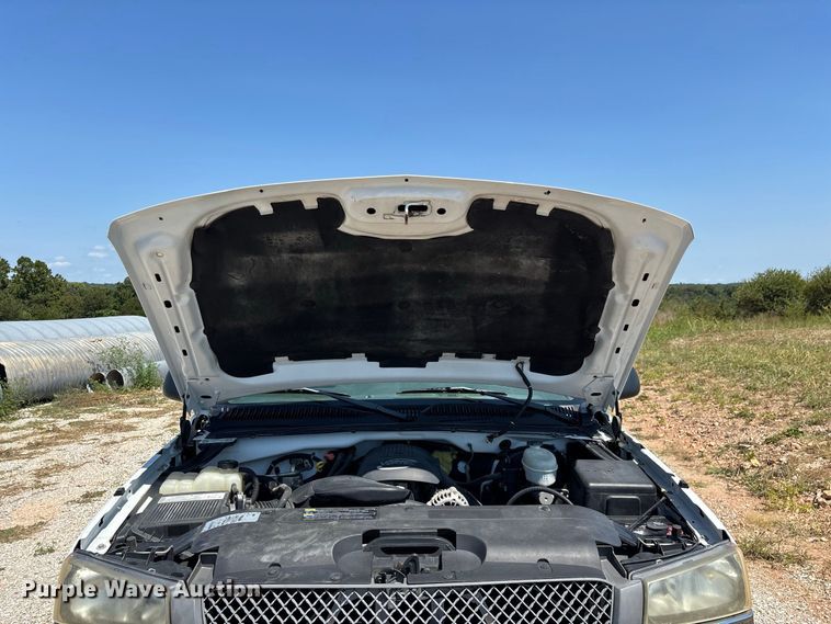 image for item EO4486 2004 Chevrolet Silverado 1500 pickup truck