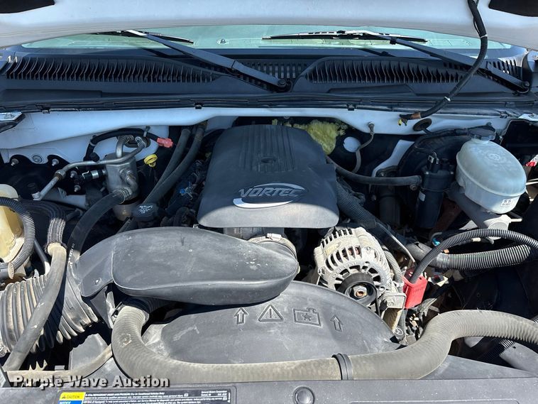 image for item EO4486 2004 Chevrolet Silverado 1500 pickup truck