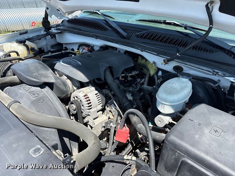 image for item EO4486 2004 Chevrolet Silverado 1500 pickup truck
