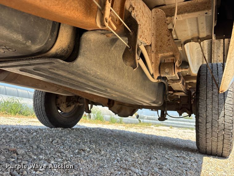 image for item EO4486 2004 Chevrolet Silverado 1500 pickup truck
