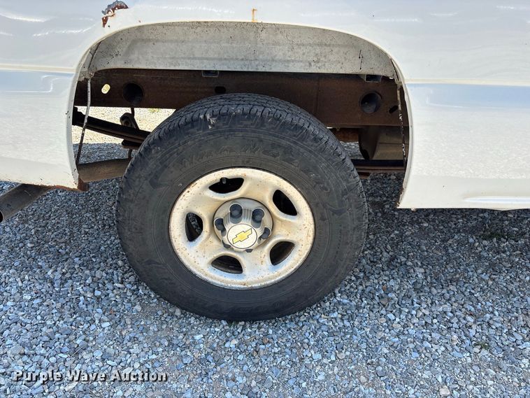 image for item EO4486 2004 Chevrolet Silverado 1500 pickup truck