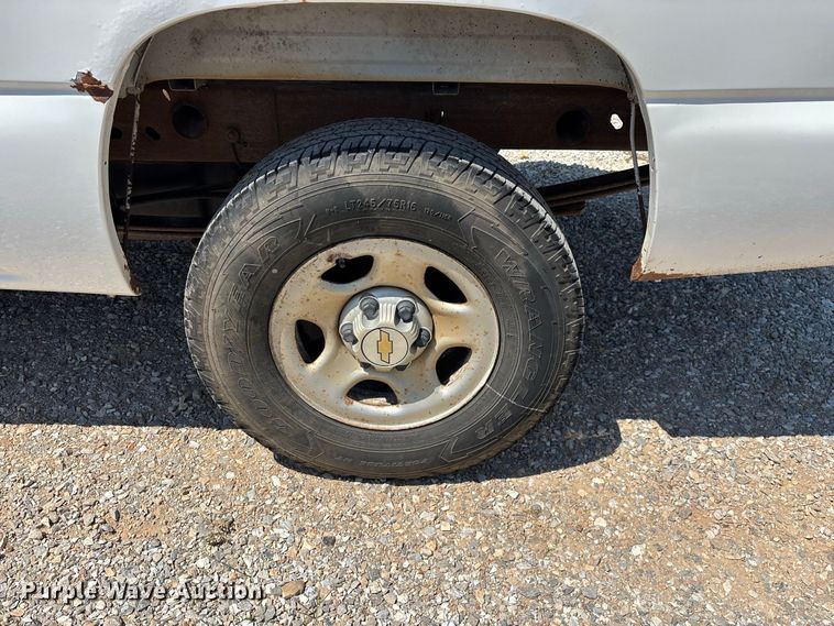 image for item EO4486 2004 Chevrolet Silverado 1500 pickup truck